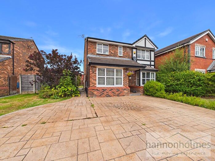 4 Bedroom Detached House For Sale In Parkside Close, Radcliffe, Manchester, M26