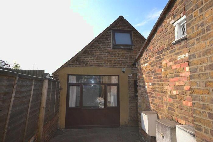 2 Bedroom Barn Conversion To Rent In Uxbridge Road, Rickmansworth, WD3
