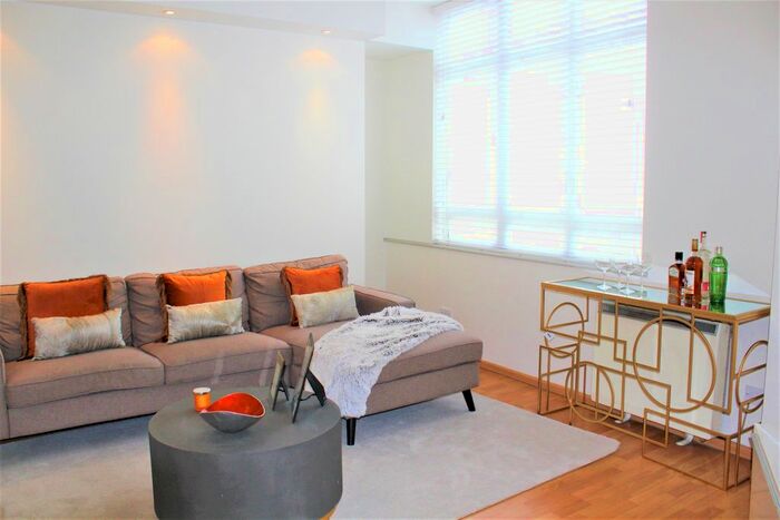 1 Bedroom Flat To Rent In Lawrence House, City Road, Clerkenwell, London, EC1V