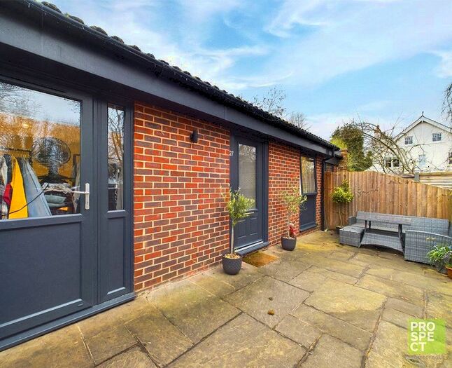 2 Bedroom Flat To Rent In Ray Park Avenue, Maidenhead, Berkshire, SL6