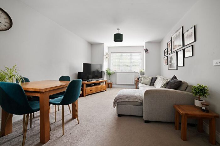 2 Bedroom Flat For Sale In Chertsey Road, Ashford, TW15
