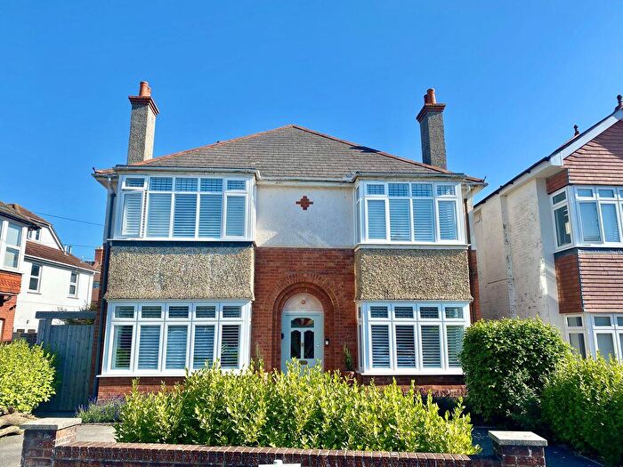 4 Bedroom Detached House For Sale In Beech Avenue, Southbourne, BH6