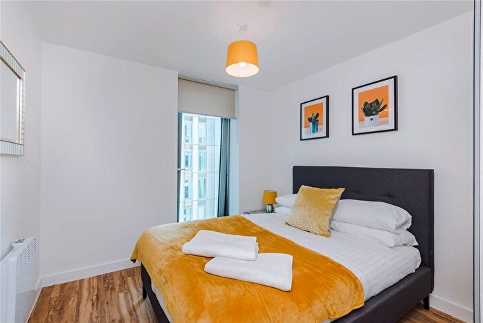 1 Bedroom Flat To Rent In Michigan Point Tower B, Michigan Avenue, M50