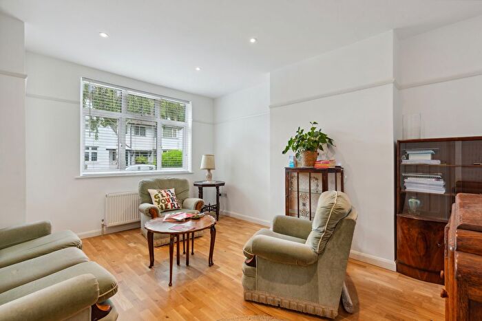 3 Bedroom Property To Rent In Park Drive, Springfield Park, W3