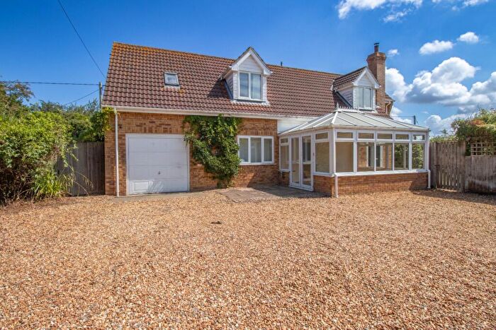 3 Bedroom Chalet To Rent In Beach Road, Snettisham, PE31