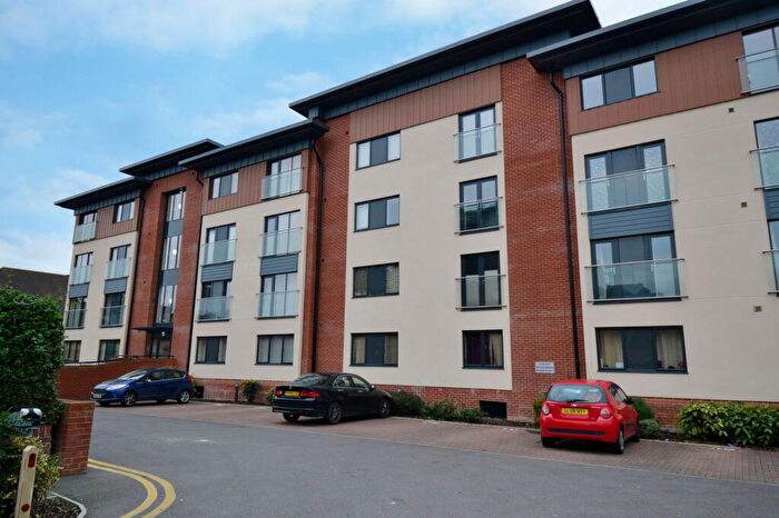 2 Bedroom Flat To Rent In West Street, Newbury, RG14