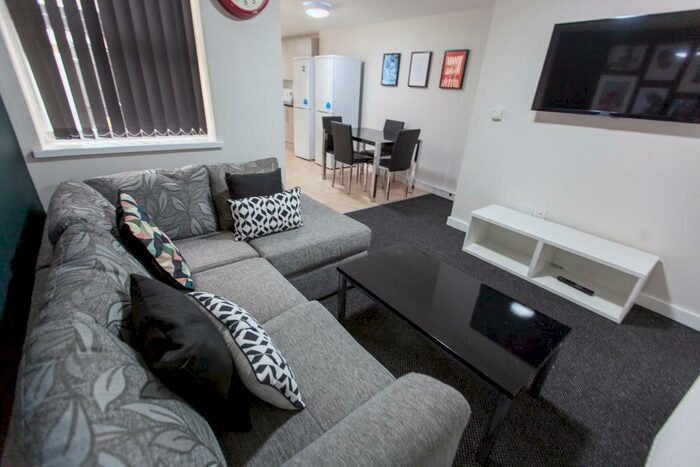 5 Bedroom Terraced House To Rent In Adelaide Road, L7