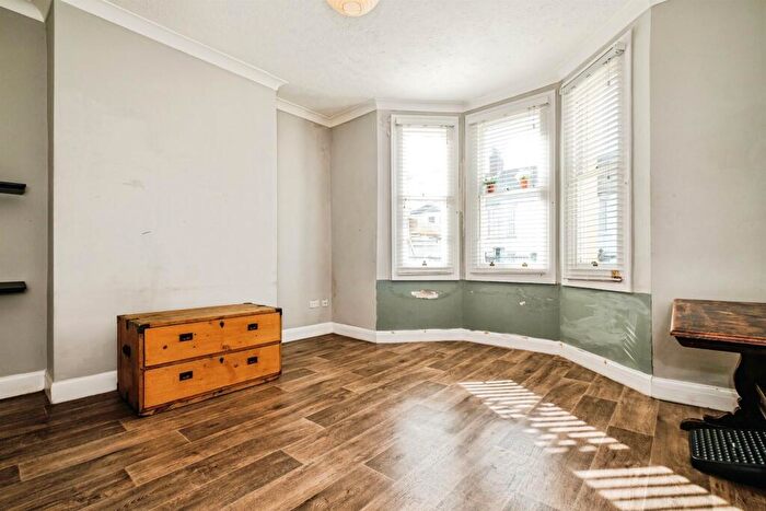 1 Bedroom Apartment For Sale In Grafton Road, Worthing, BN11
