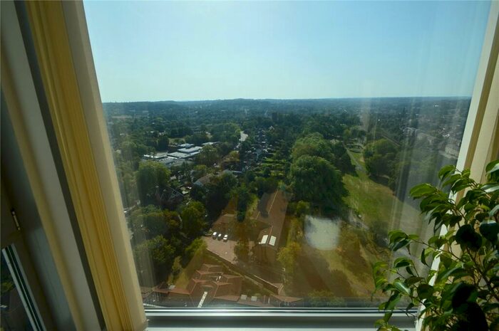 2 Bedroom Apartment To Rent In Altyre Road, Croydon, CR0