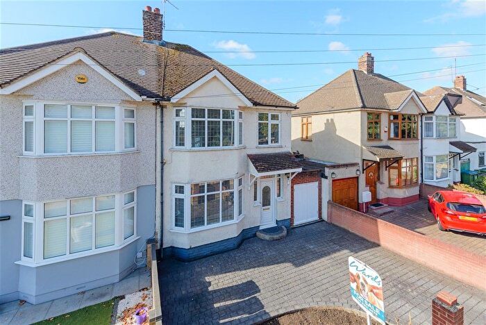 3 Bedroom Semi-Detached House For Sale In Camdale Road, London, SE18