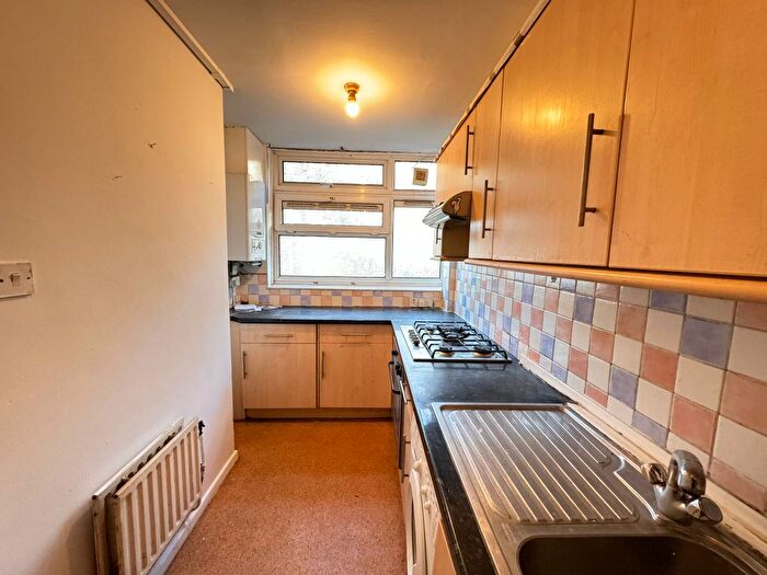 2 Bedroom Flat To Rent In Bow Road, London, E3