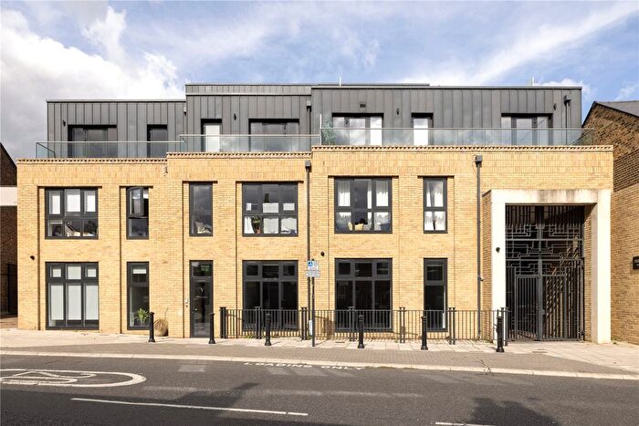 2 Bedroom Flat For Sale In Kilburn Lane, Kensal Rise, London, W10