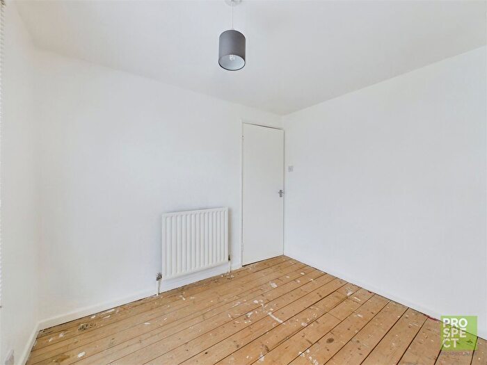 3 Bedroom Terraced House For Sale In The Chantrys, Farnham, Surrey, GU9