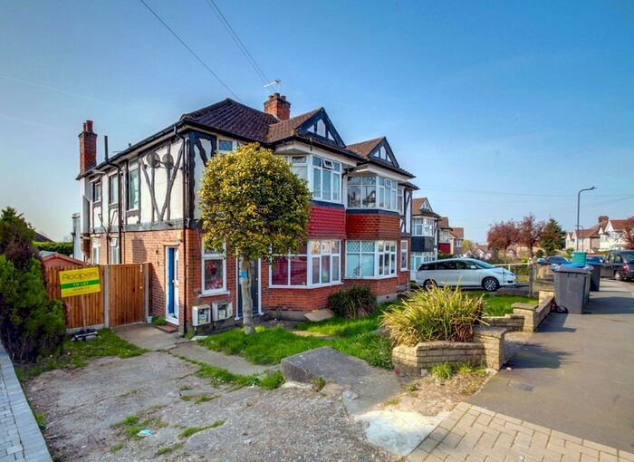 2 Bedroom Flat To Rent In Vincent Gardens, London, NW2