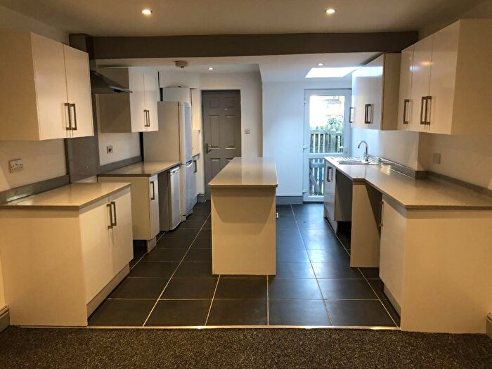 5 Bedroom House To Rent In Newton Grove, Selly Oak, Birmingham, West Midlands, B29