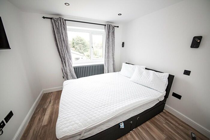 4 Bedroom Semi-Detached House To Rent In Sutherland Avenue, Leeds, West Yorkshire, LS8