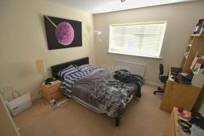 5 Bedroom Semi-Detached House To Rent In Addington Road, Reading, RG1