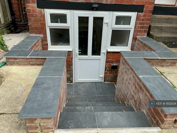 1 Bedroom Flat To Rent In Norman Terrace, Leeds, LS8