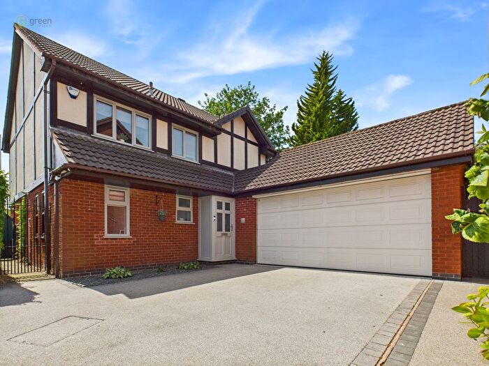 4 Bedroom Detached House For Sale In Millcroft Road, Streetly, B74