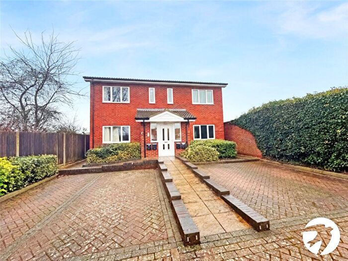 1 Bedroom Flat To Rent In Lunsford Lane, Larkfield, Aylesford, Kent, ME20