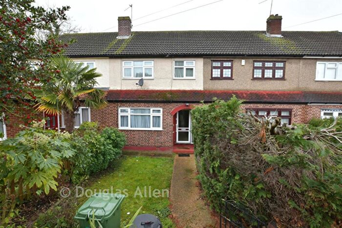 3 Bedroom Terraced House For Sale In Stanley Close, Hornchurch, Essex, RM12