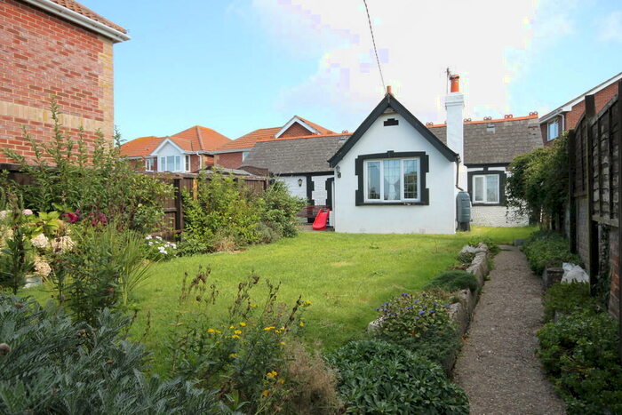 2 Bedroom Detached Bungalow To Rent In High Street, Freshwater, PO40