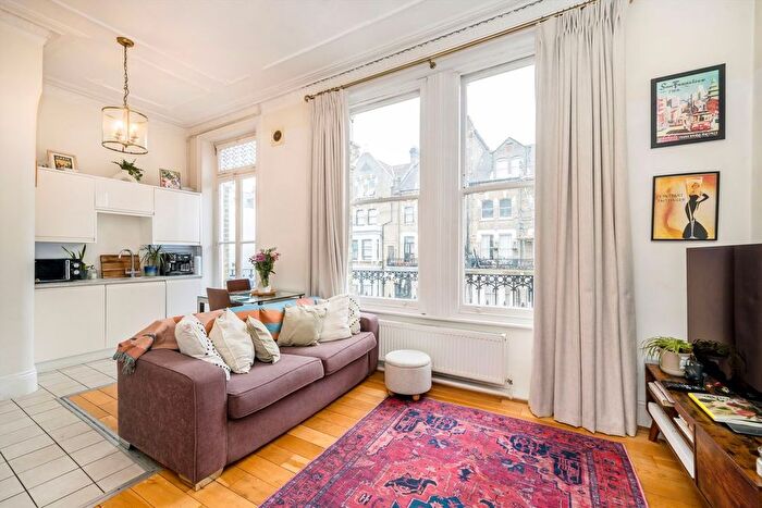 1 Bedroom Flat To Rent In Glazbury Road, West Kensington, W14