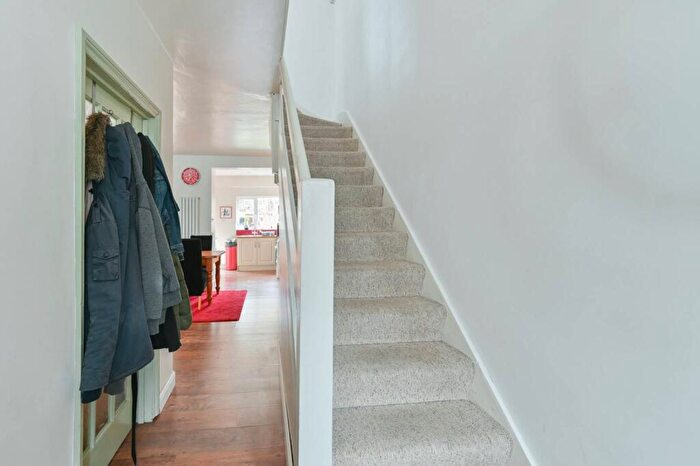 3 Bedroom Terraced House For Sale In Heyford Road, Mitcham, CR4