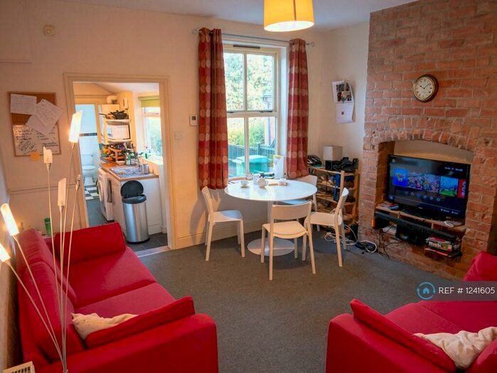 4 Bedroom Semi-Detached House To Rent In City Road, Nottingham, NG7