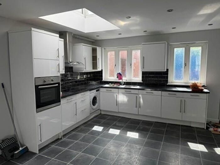 2 Bedroom Flat To Rent In High Street, Crowborough, TN6