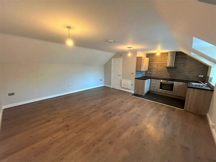Apartment To Rent In Flat Eley Court, Halesowen Street, Rowley Regis, B65