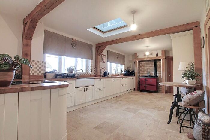 4 Bedroom Chalet For Sale In Wimblington Road, Manea, PE15