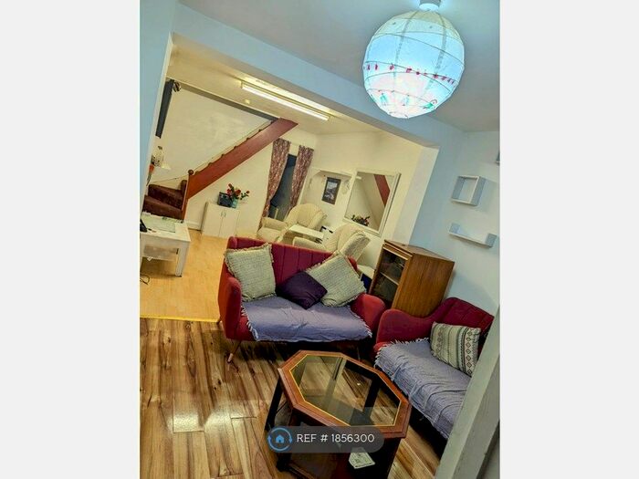 3 Bedroom End Of Terrace House To Rent In Merton Road, Watford, WD18