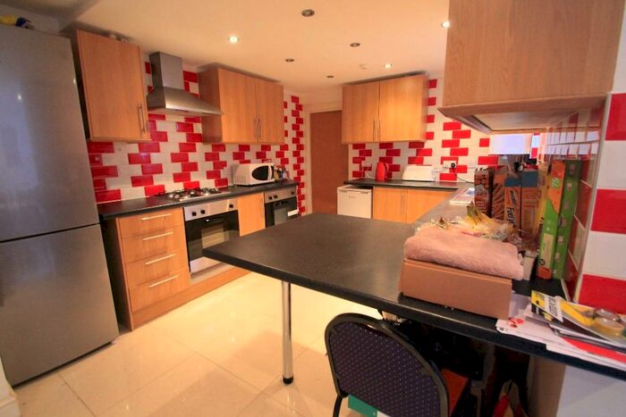 6 Bedroom Terraced House To Rent In Miskin Street, Cardiff(City), CF24