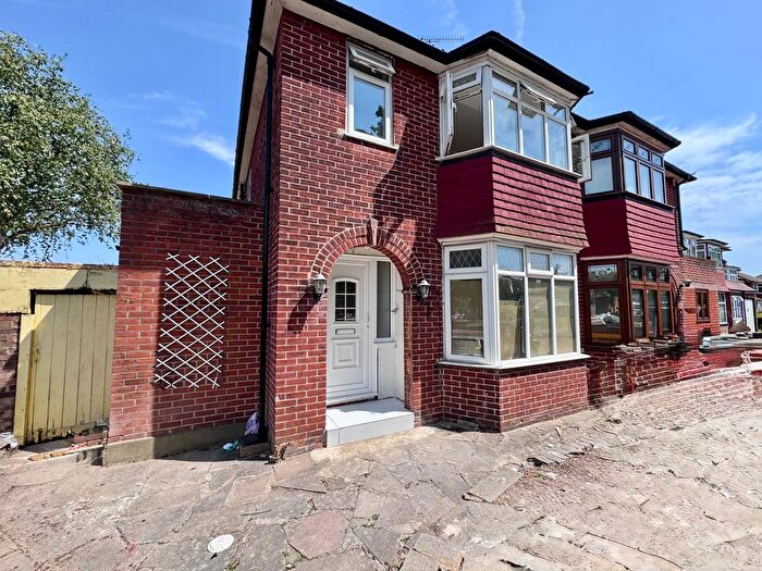5 Bedroom Semi-Detached House To Rent In Whitton Avenue East, Greenford, UB6