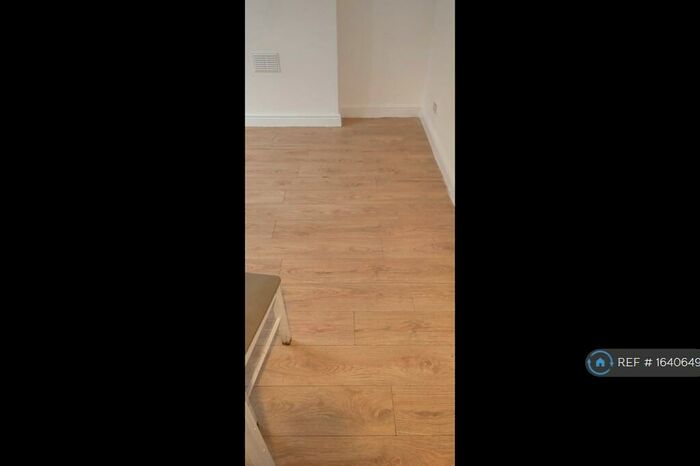 2 Bedroom Flat To Rent In Mabley Street, London, E9