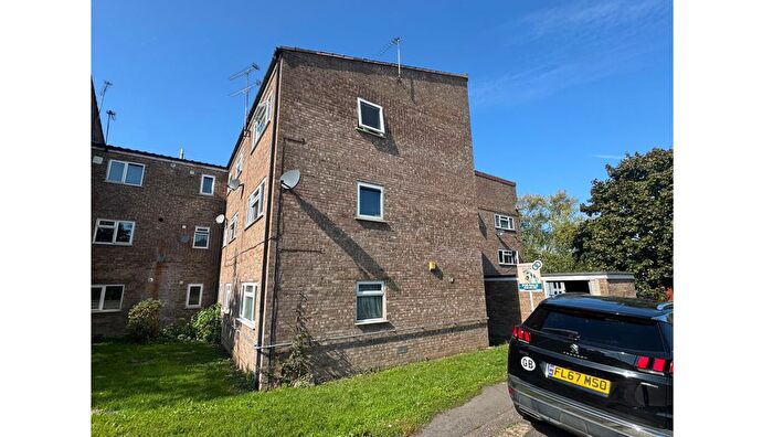 2 Bedroom Flat For Sale In Wayletts, Basildon, Essex, SS16