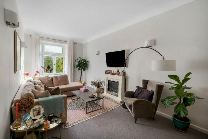 2 Bedroom Flat To Rent In Earl's Court Square, London, SW5