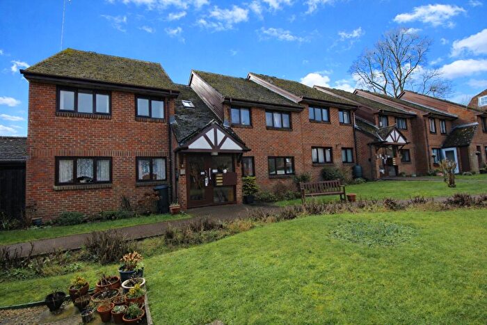 2 Bedroom Apartment For Sale In Adams Way, Alton, Hampshire, GU34