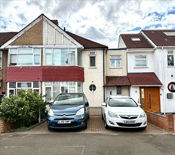 4 Bedroom End Of Terrace House For Sale In Southcote Avenue, Bedfont, TW13