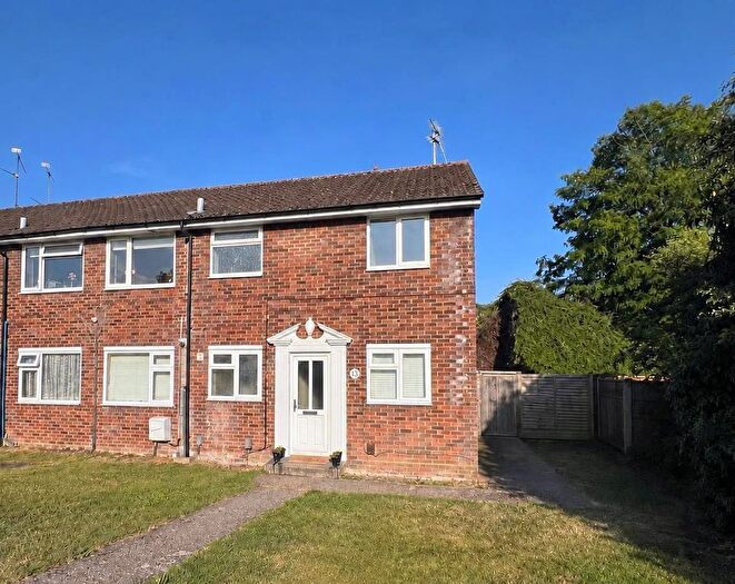 2 Bedroom Maisonette For Sale In Hamelyn Road, Basingstoke, RG21