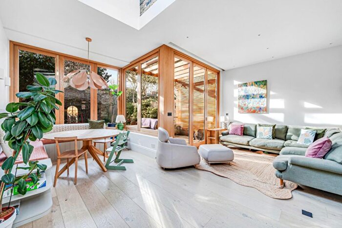 5 Bedroom Property For Sale In Wavendon Avenue, London, W4