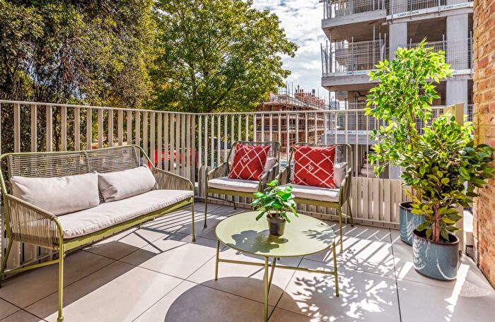 1 Bedroom Flat To Rent In Housman Court, St Ann's Road, N15