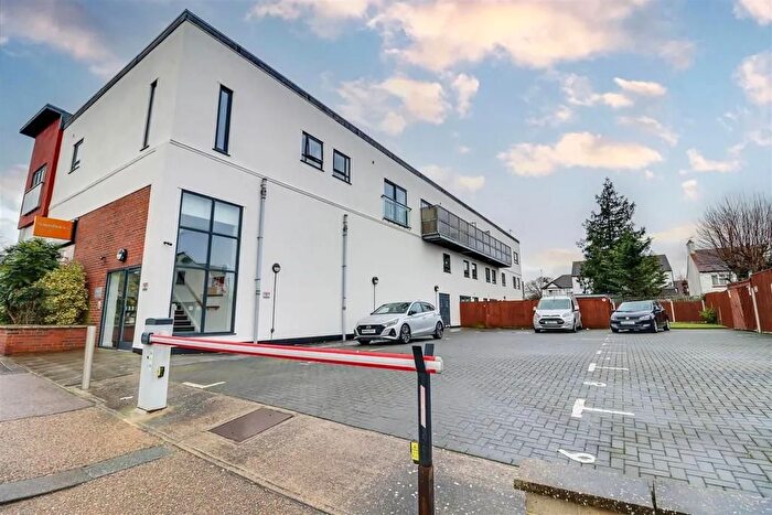 2 Bedroom Property To Rent In London Road, Leigh-On-Sea, SS9