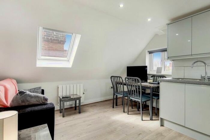 1 Bedroom Flat To Rent In Cecil Road, Acton, London, W3