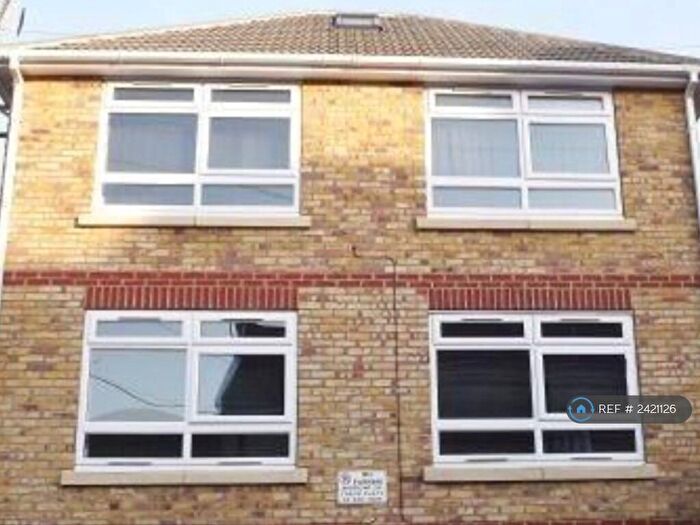 2 Bedroom Flat To Rent In William Street, Sittingbourne, ME10