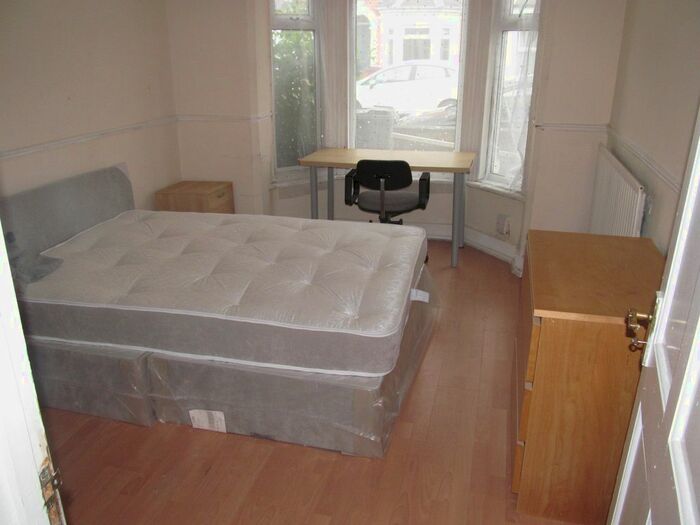 4 Bedroom Terraced House To Rent In Grange Avenue, Reading, RG6