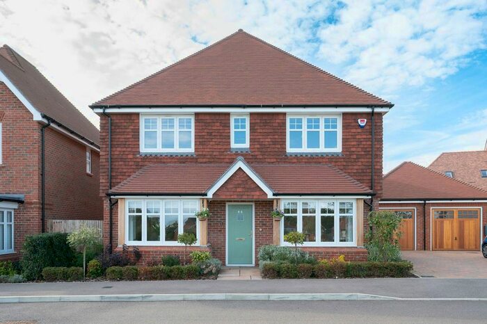 4 Bedroom Detached House For Sale In Kensett Avenue, Southwater, RH13