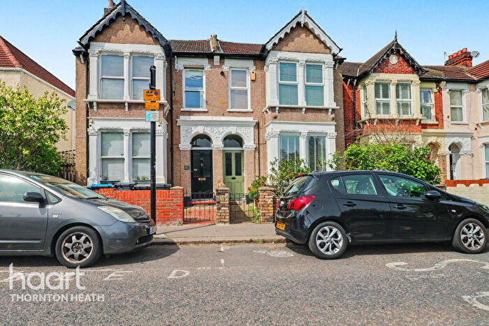 2 Bedroom Flat For Sale In Woodside Green, London, SE25