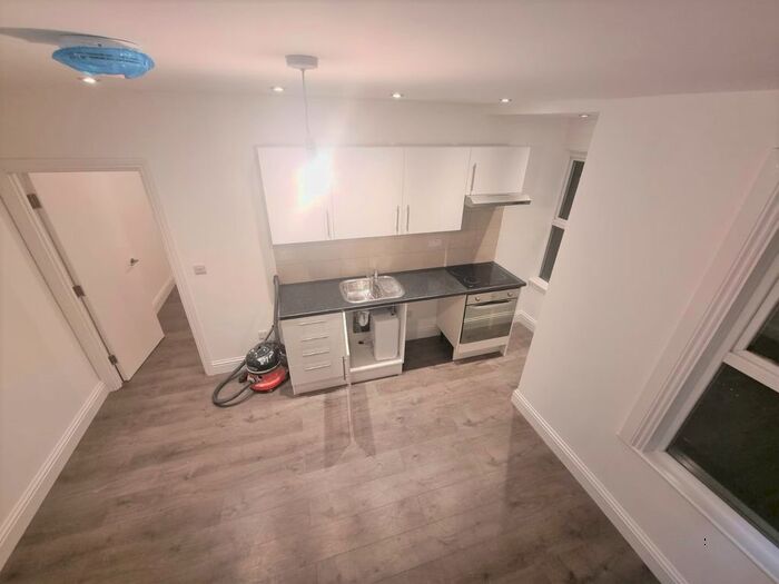 2 Bedroom Flat To Rent In Main Road, Chelmsford, CM1